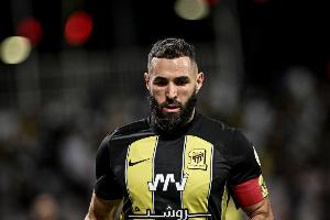 记者：与吉达联合关系紧张，本泽马再次要求不进入球队比赛大名单 - 360直播