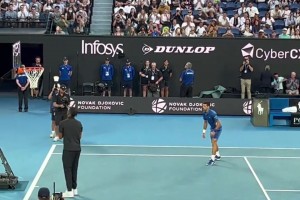 德约跨界扣篮，体育界梦幻联动，最后还模仿詹皇招牌动作...cba直播